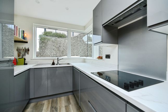 1, Chalk Cliff Road, Brighton photo 4