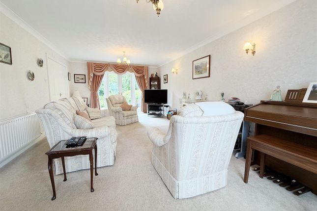 3,, Briar Close, Wrexham photo 4