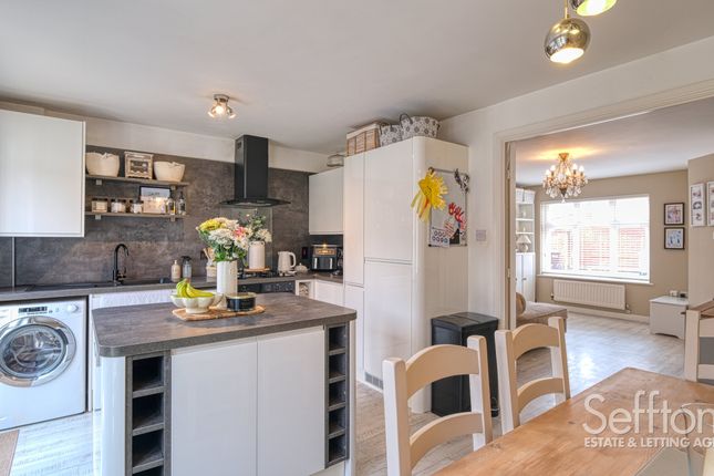 44 Webb Drive, Norwich photo 2