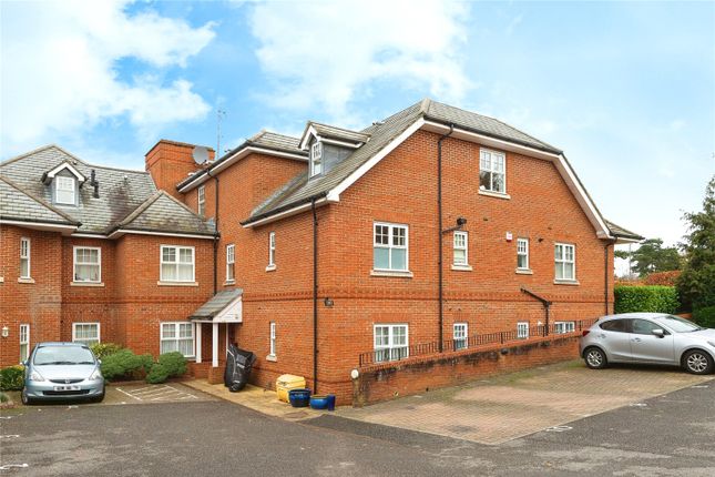 Thumbnail Flat for sale in Daymerslea Ridge, Leatherhead, Surrey