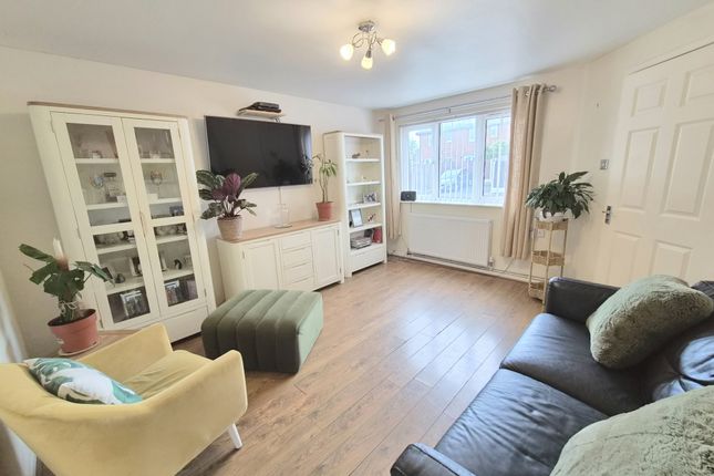 19, Warren Grove, Cleveleys photo 2