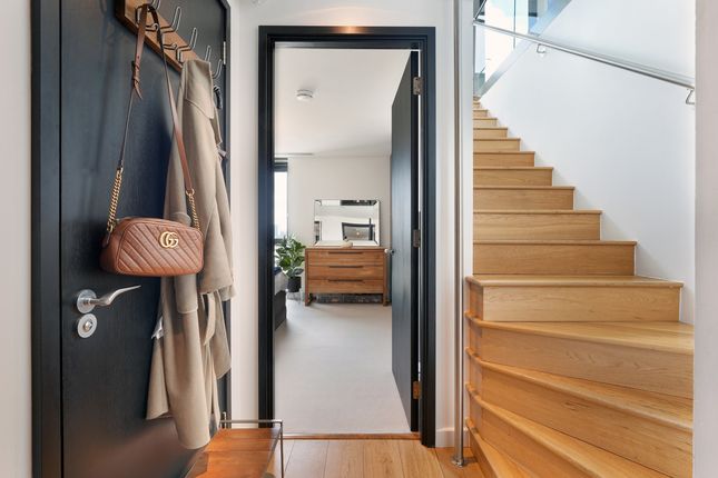 Flat 603 Lumiere, 58, Lumiere, St. John's Hill, London photo 4