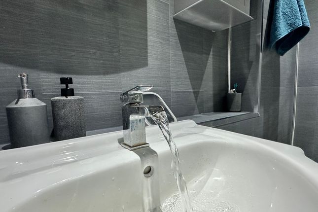 136 Dunbeth Road, Coatbridge photo 4