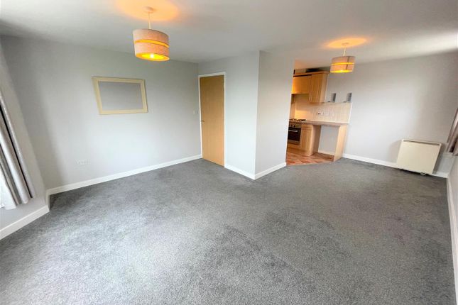 Flat 16, Fairfax Close, Stoke-On-Trent photo 2