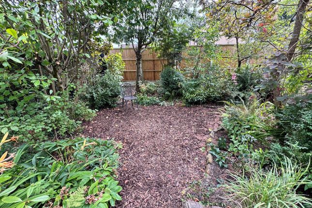 22 Princes Road, High Peak photo 3