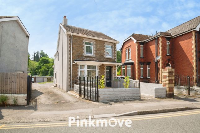 3-bed detached on Rosehilla, Freeholdland Road, Pontypool, £260,000