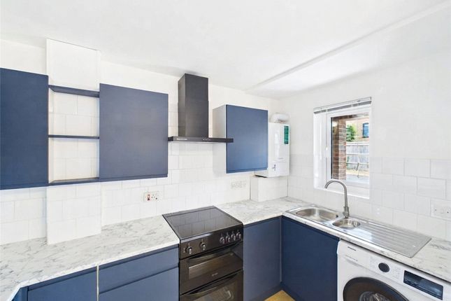 11, Milton Gardens, Buckinghamshire photo 2