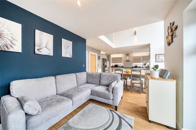 36, Hogarth Court, Halstead photo 4