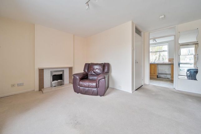 1 Swan Court, Eynsham, Witney photo 2