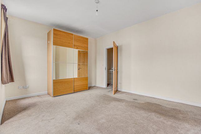 94a, Rosslyn Crescent, Harrow photo 4