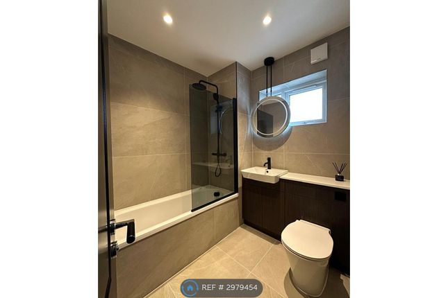 B New Pond Parade, Ruislip photo 5