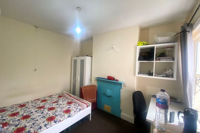23, Southampton photo 4