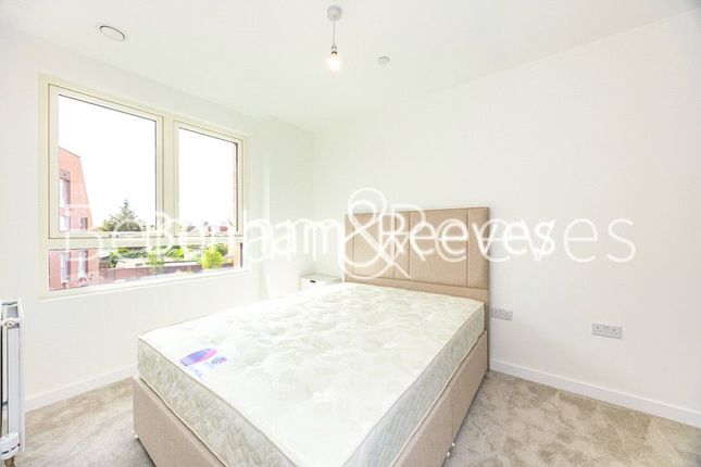 Flat 17, Emerald House, 373, Horn Lane, London photo 4