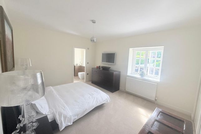 Cottage 2,, 31, Kings Road, West Yorkshire photo 3