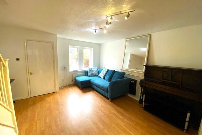 38, Richard House Drive, London photo 3