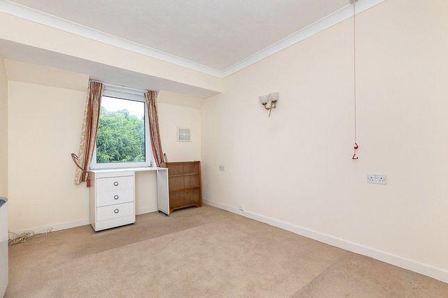Flat for sale in Rosemary Lane, Horley, Surrey
