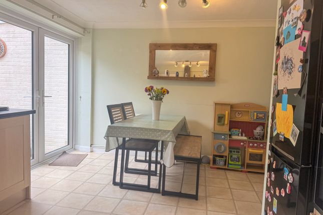 2 Glebefields, Kiln Road, Newbury photo 3