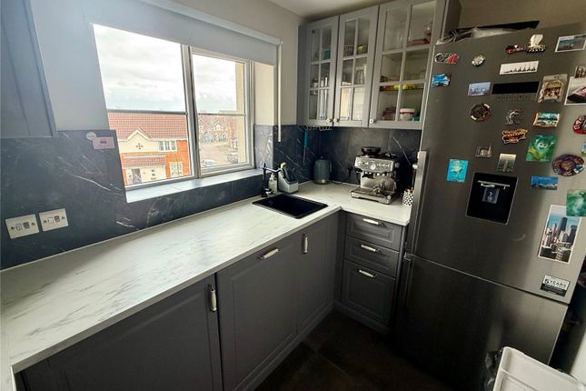 22, Sewell Close, Grays photo 4