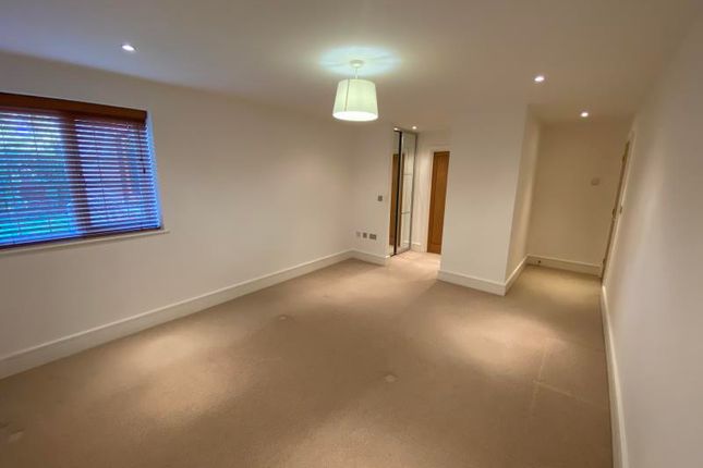 Flat to rent in Horsell Rise, Horsell, Woking