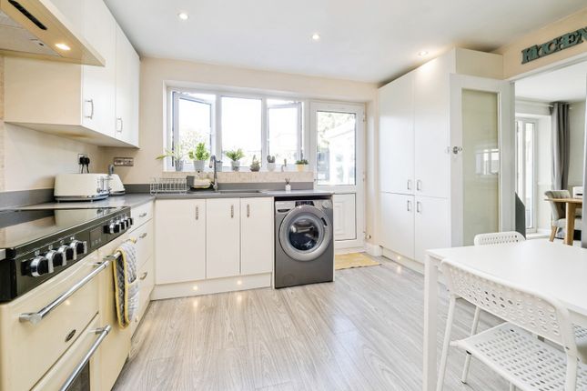 3, Dorrington Gardens, Hornchurch photo 4