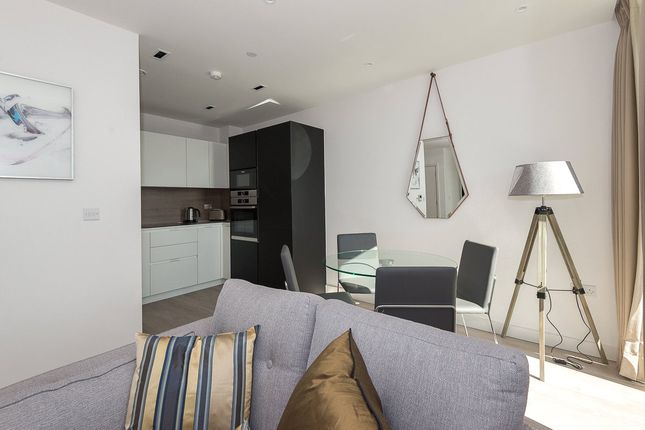 Flat for sale in Woodberry Down, Hackney