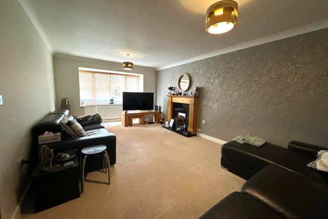 8 Monterey Court, Leicester photo 4