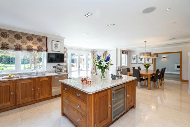 4 Broomfield Ride, Leatherhead photo 4