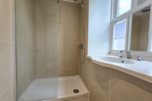 Flat 8, 82 Camberwell Road, London photo 4