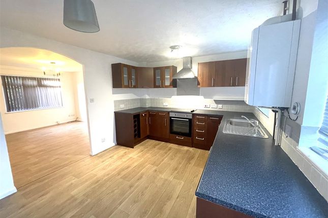 26, Hopes Farm Road, Leeds photo 3