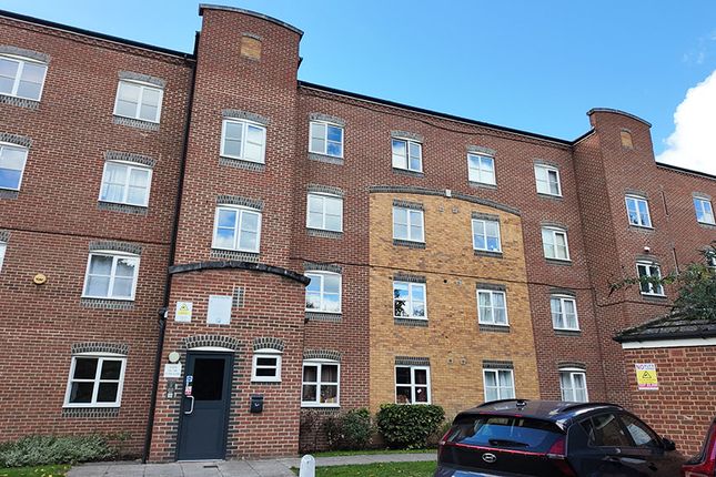 Otter Close, London photo 3