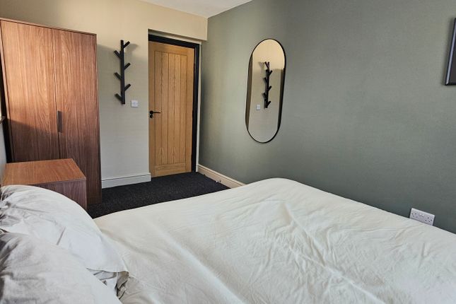 18, Parrin Lane, Manchester photo 2