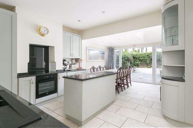 Kitchen/ Dining Room