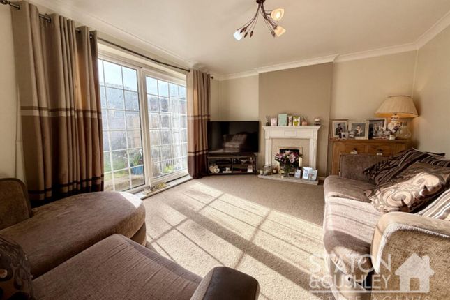 21 Hickory Close, Nottingham photo 4