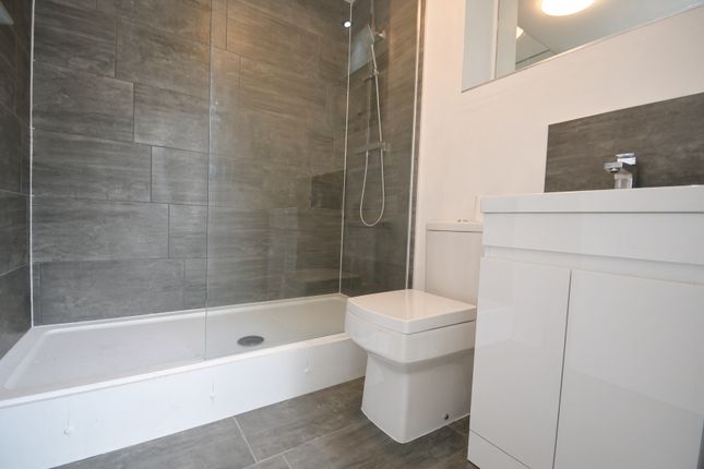 14, Padbury Close, Feltham photo 4