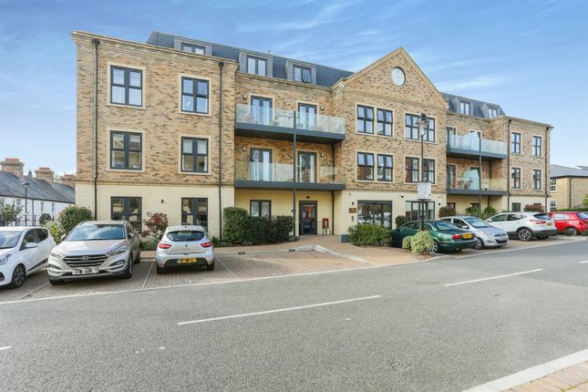 Flat for sale in Fountain Way, Salisbury