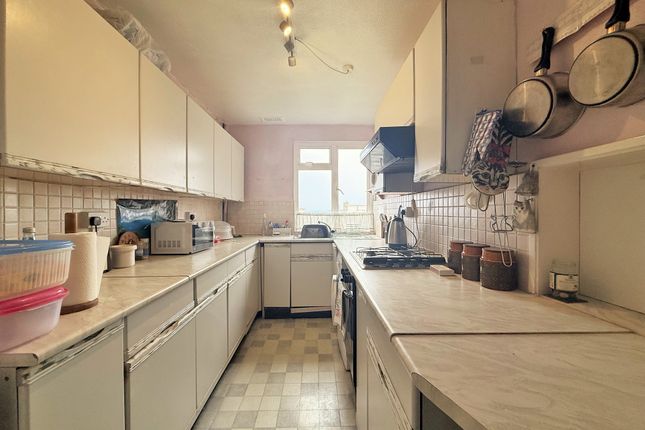 121 Wick Hall, Furze Hill, Hove photo 4