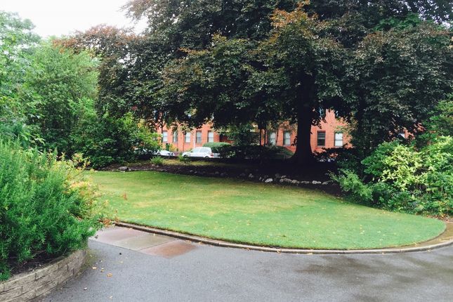30 Northenden Road, Sale photo 2