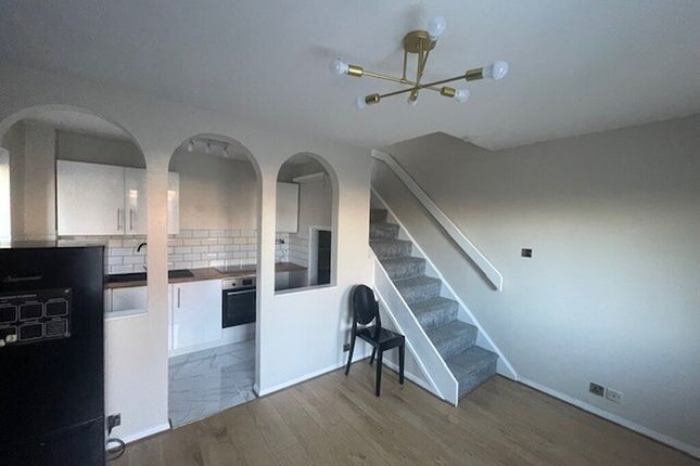 18, TAMWORTH LANE Mitcham  Eastfields Mitcham, london photo 2