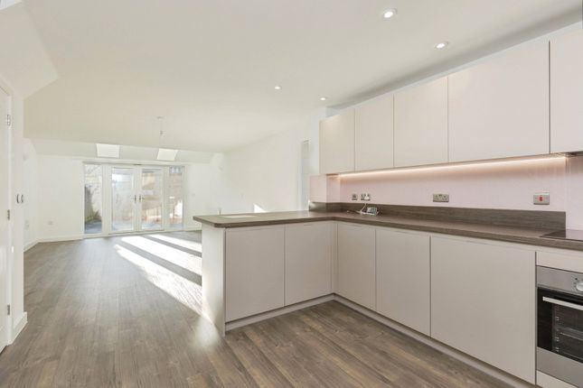6, Whitworth Close, Gravesend photo 4