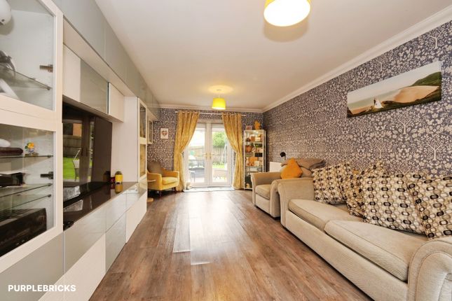 Fairplace Close, Bridgend photo 2