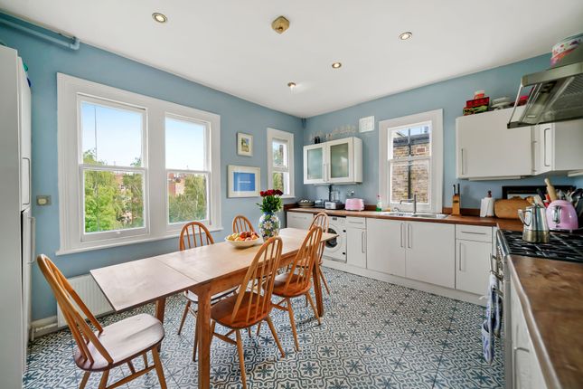 Flat for sale in Castellain Mansions, Castellain Road