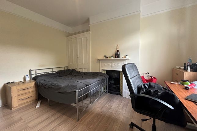 10, Larnach Road, London photo 2