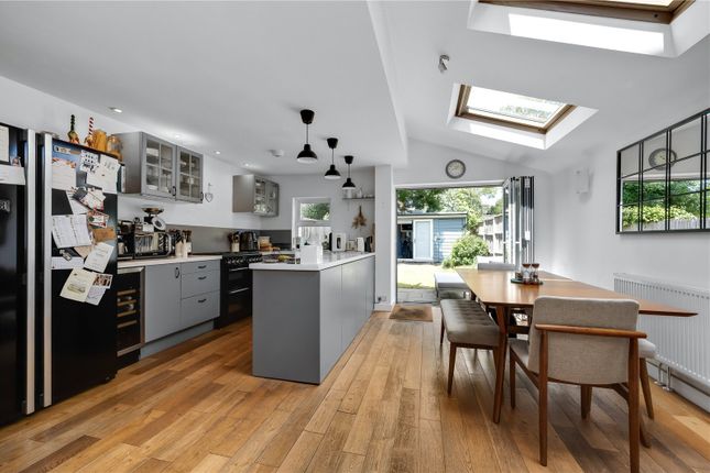 11, Jubilee Villas, Esher photo 4