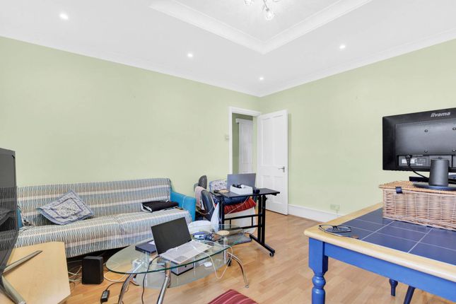 Thumbnail Flat to rent in Stockwell Gardens, Stockwell, London