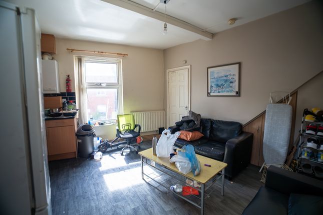 11b Hyde Park Road, Leeds photo 4