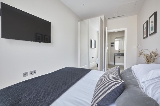 Flat for sale in Apartment 6 Heathcote House, Camlet Way, Hadley Wood