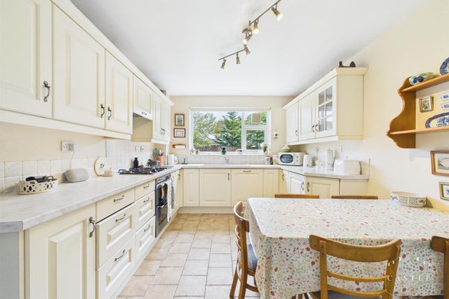 32, Winchester Drive, Burbage photo 4
