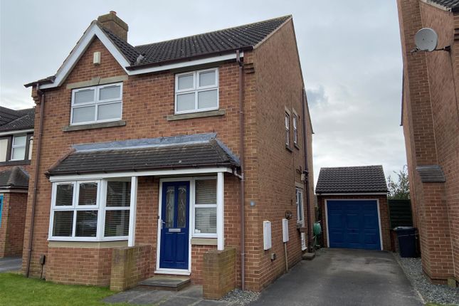 Thumbnail Detached house for sale in Kenilworth Close, Mirfield