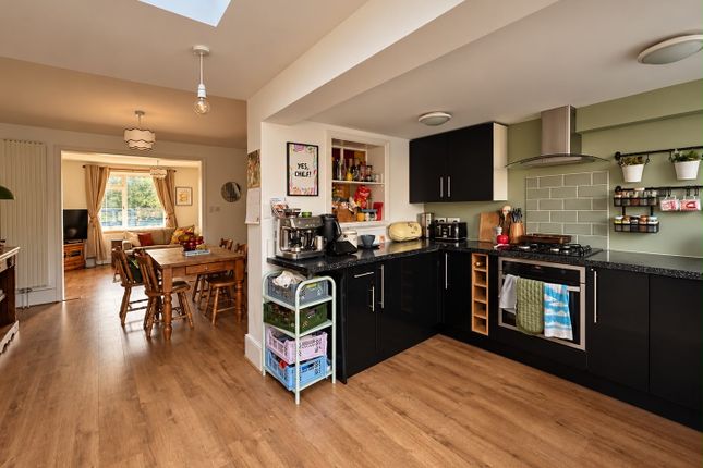 87, WORTHING photo 5