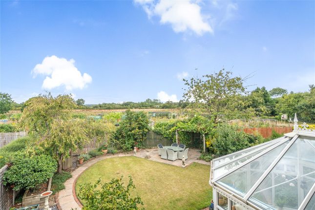 35, Danesfield, Surrey photo 3